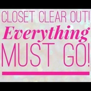 Friendly reminder! Please no lowballing!! Negotiate within reason. Happy Poshing